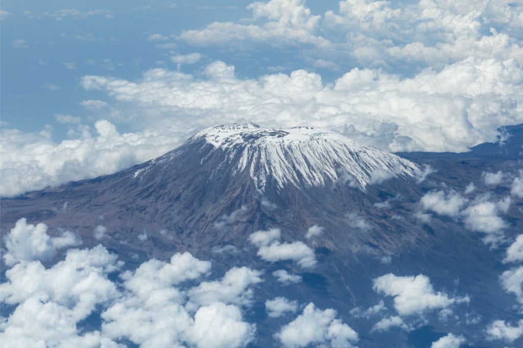 Der Kilimandscharo aus der Vogelperspektive