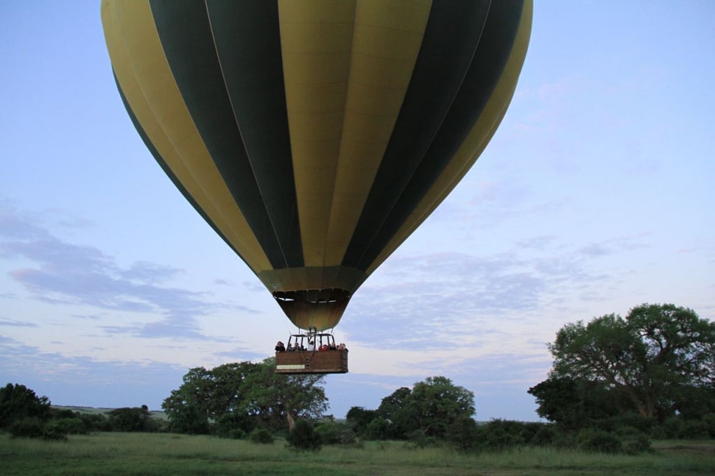 Most of the time, the balloon flies about 50-100 m (165-300 ft) above the ground.