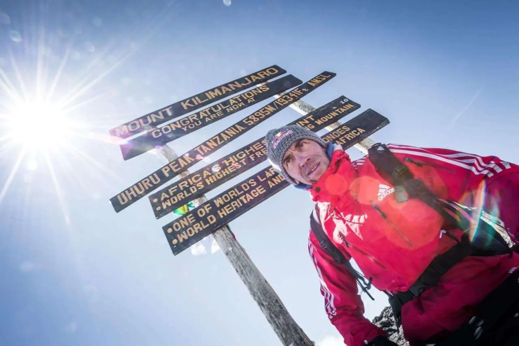 Валерий Розов на пике Ухуру, 5895 метров - самая высокая точка Африки