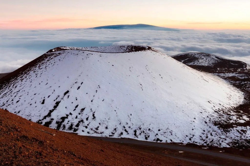 Der Mauna Kea, ein Vulkankrater auf Hawaii, liegt 4 207 Meter über dem Meeresspiegel.