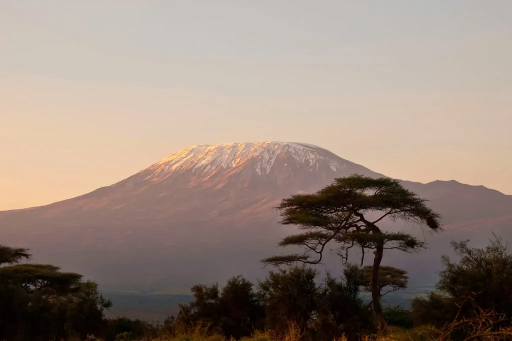 Blick auf den Nordhang des Kilimandscharo von der kenianischen Seite aus.
