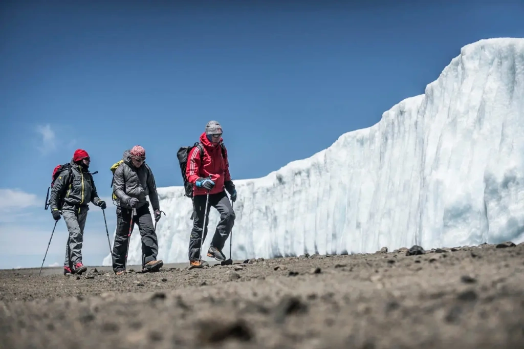 Kilimandscharo-Wanderer in der Gipfelzone