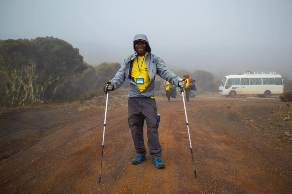  Abraham, der erfahrene Führer, besteigt seit 16 Jahren den Kilimandscharo