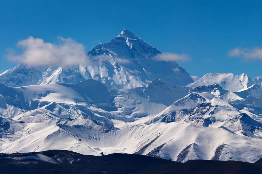 Почему Эверест является самой высокой горой на планете - узнайте причины!