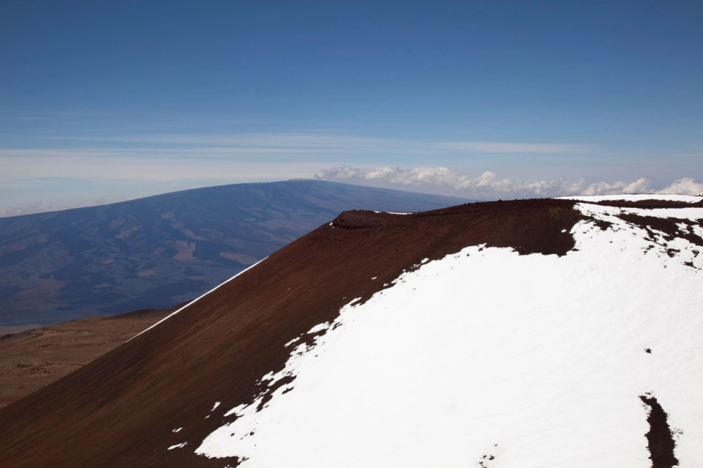 Blick auf den Gipfel des Mauna Kea, Hawaii.